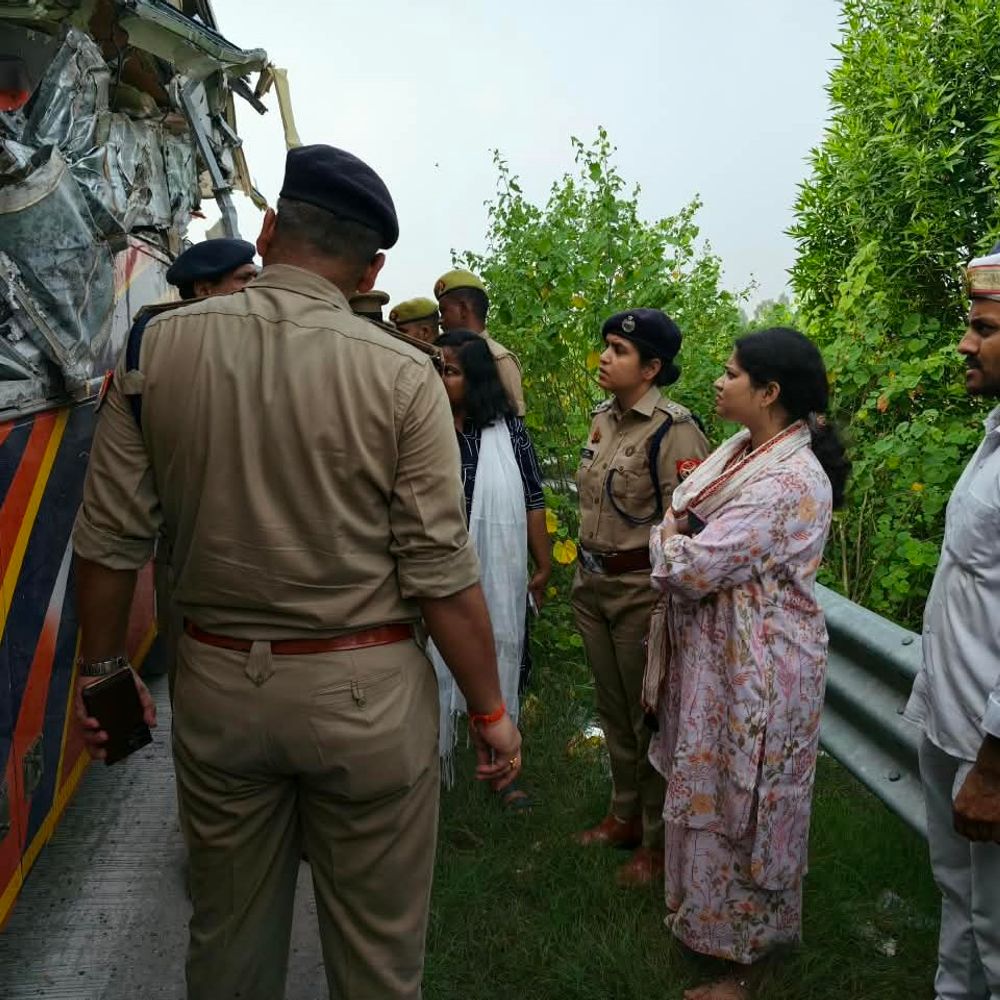 गोरखपुर लिंक एक्सप्रेस वे पर दुर्घटना में चालक अरेस्ट:फरार बस चालक उमेद सिंह गिरफ्तार, झपकी आने से हुआ था हादसा