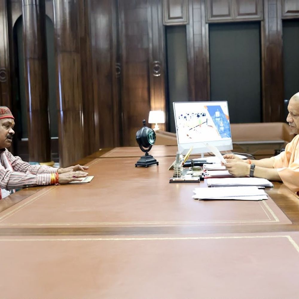 श्रावस्ती में 10 दिन से बिजली ठप:भाजपा विधायक ने सीएम योगी से की मुलाकात, 500 पोल और दर्जनों ट्रांसफार्मर टूटे