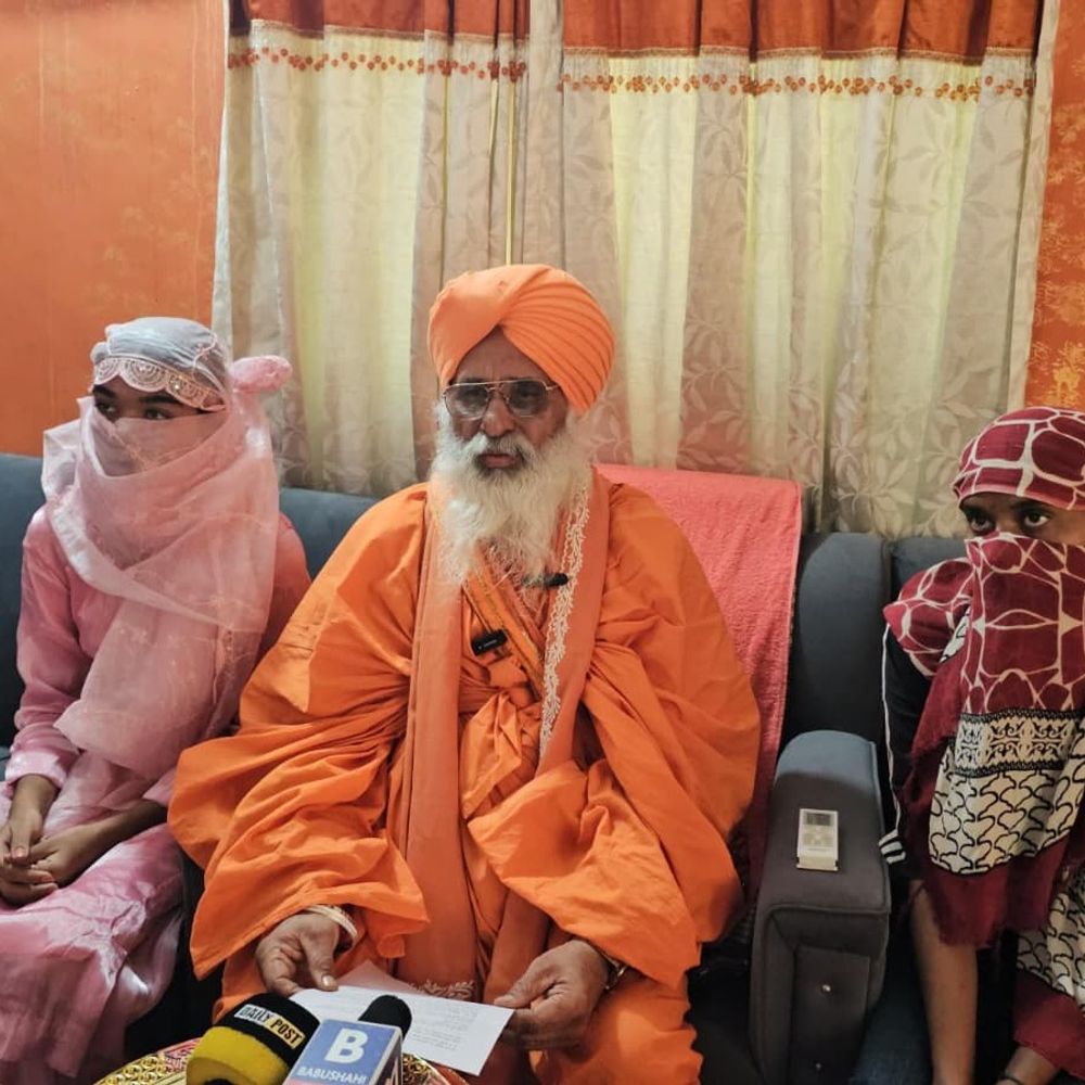 ओमान में धोखे में फंसी दो पंजाबी लड़कियां लौटीं:जालंधर-कपूरथला से घर गिरवी रखकर गई थीं- अभी वहां फंसी है 100 से ज्यादा बेटियां