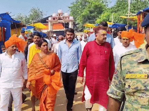 ​'कुएं के पानी से दूर होता है सर्पदंश का असर':राजा कुआं संत आश्रम पहुंचे न्यास बोर्ड अध्यक्ष रणवीर नंदन; पूजा-अर्चना कर लिया आशीर्वाद