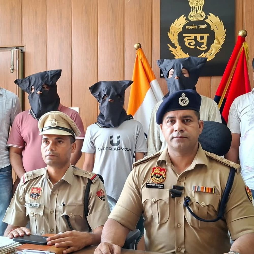 जाली दस्तावेजों से लोन पर गाड़ियां लेकर बेचता था गिरोह:पलवल पुलिस ने 3 को दबोचा, क्रेटा निकलवाते पकड़ा, 6 लग्जरी कार बेच चुके