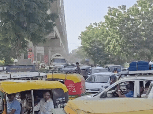 आगरा में 2 किमी का जुलूस, एक किमी लंबा जाम:MLC स्नातक-शिक्षक प्रत्याशियों के नामांकन में 500 से अधिक गाड़ियां