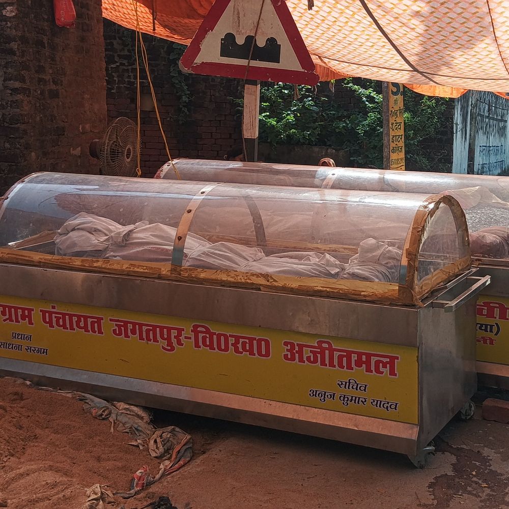 औरैया गैस सिलेंडर हादसे में 2 की मौत:परिजनों ने अंतिम संस्कार रोका, SDM ने आवास और मुआवजे का भरोसा दिया