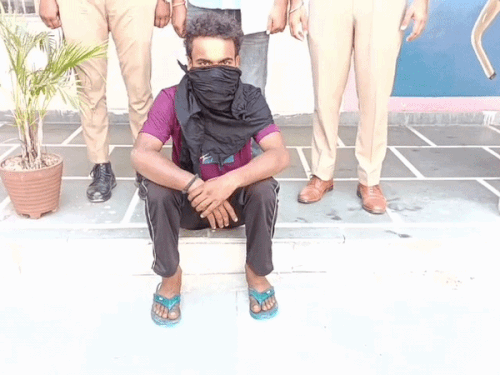 पंप पर लूट की कोशिश के दूसरे आरोपी की तलाश:साथी से देसी कट्टा-बाइक बरामद, अंबाला से कुरुक्षेत्र वारदात करने आए; पेट्रोल डलवाते ही ताना असला