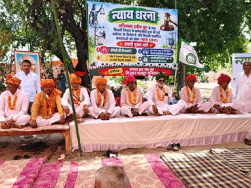 दूसरे दिन भी भूख हड़ताल पर बैठे 10 किसान:जींद में बिजलीकर्मी-वकील विवाद; आरोपियों की गिरफ्तारी की मांग