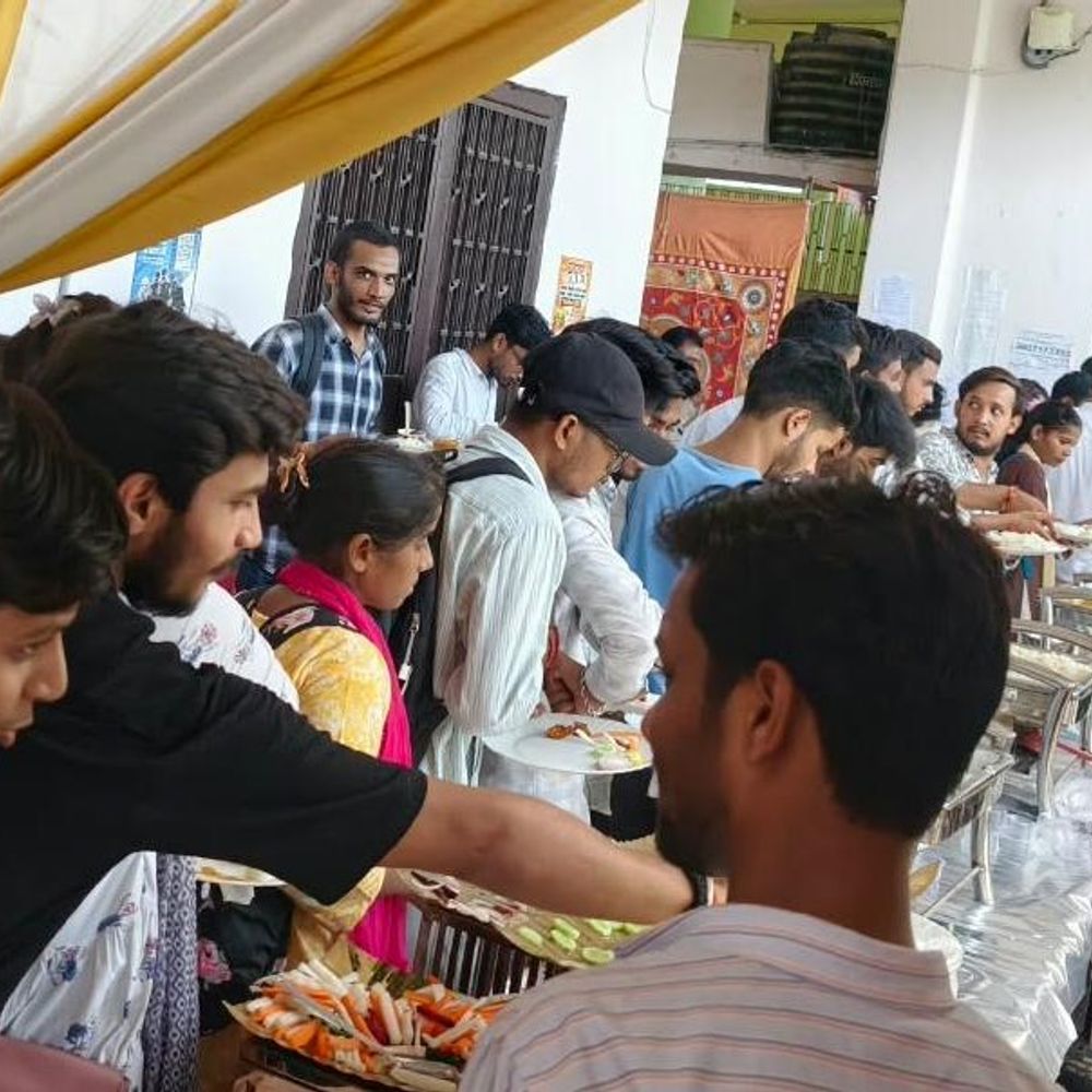एबीवीपी के प्रदर्शन से कुलपति गेट से वापस लौटे:लखीमपुर में 62 डिग्री कॉलेजों के प्राचार्यों संग बैठक टली, कॉलेज प्रशासन ने बताया दुर्भाग्यपूर्ण