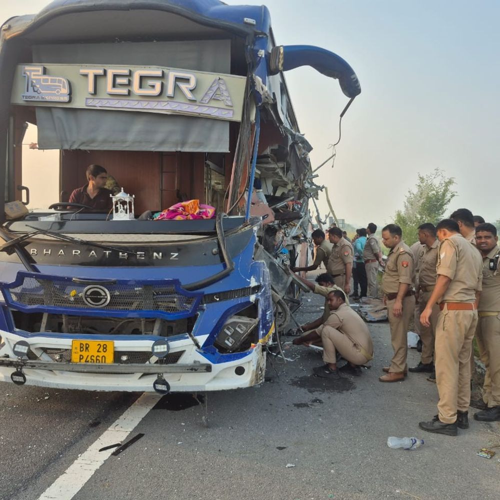 बेखौफ दौड़ रहीं 50 से ज्यादा लग्जरी बसें:अंबेडकरनगर में रफ्तार-फिटनेस और ओवरलोडिंग की जांच पर उठे सवाल