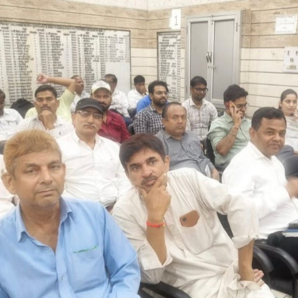 मुजफ्फरनगर में समाधान दिवस लगा:अधिकारियों ने मौके पर दिए निस्तारण के निर्देश, 22 शिकायतों में से 3 का मौके पर निस्तारण