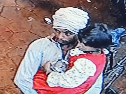 अयोध्या धाम स्टेशन से लापता बच्ची की तलाश जारी:6 टीमें तलाश में जुटीं, 1600 से ज्यादा कैमरों की फुटेज खंगाली
