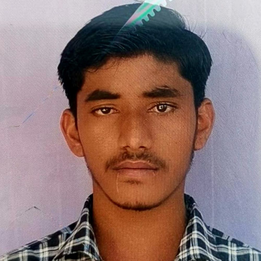 गिरिडीह में पिकअप-बाइक की टक्कर में युवक की मौत:बाइक सवार दूसरा युवक गंभीर रूप से घायल, सिहोडीह में हुआ हादसा; ड्राइवर फरार