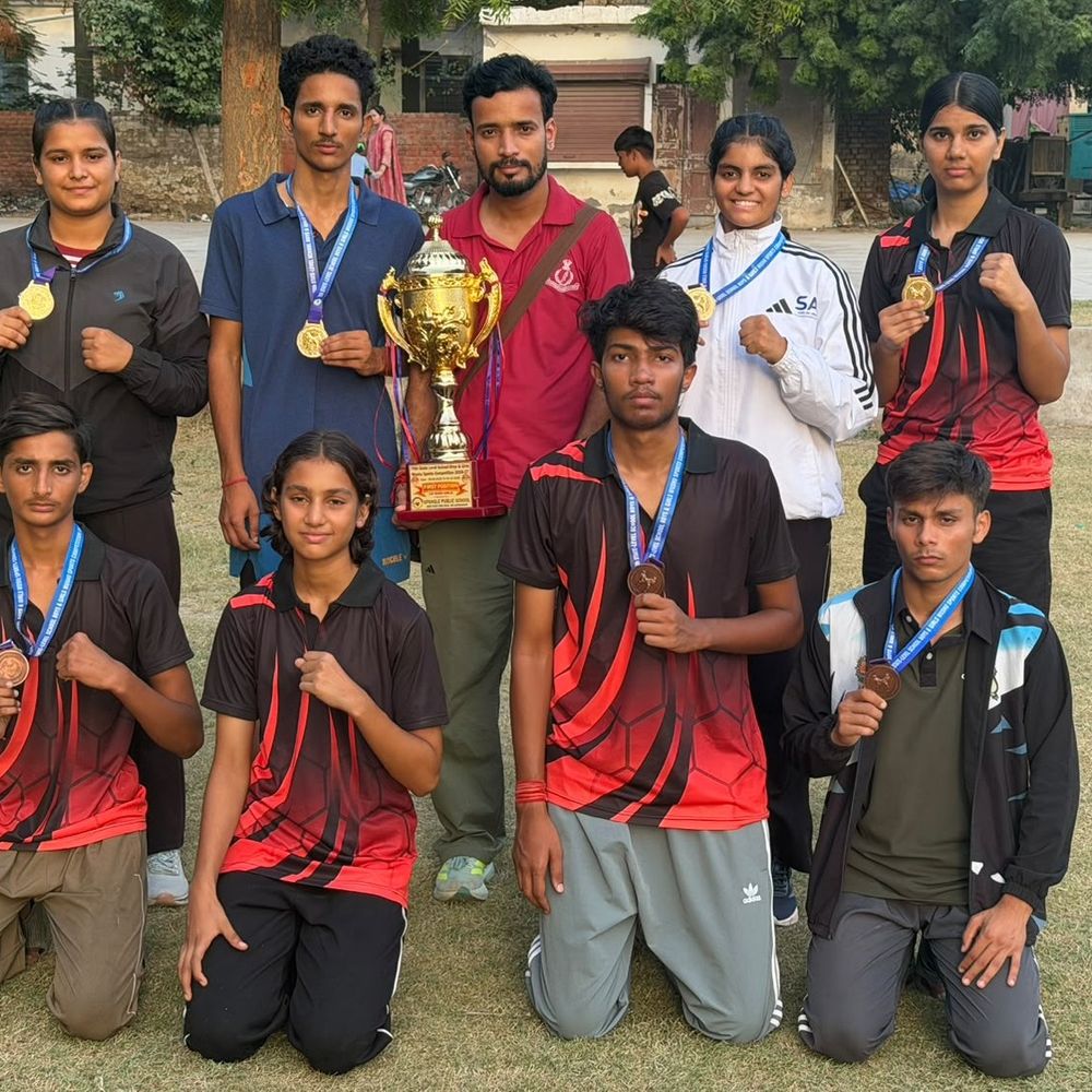 खिलाड़ियों ने वुशु में जीते 4 स्वर्ण समेत 8 पदक:स्कूल स्टाफ और ग्रामीणों ने ढोल-नगाड़ों के साथ स्वागत किया