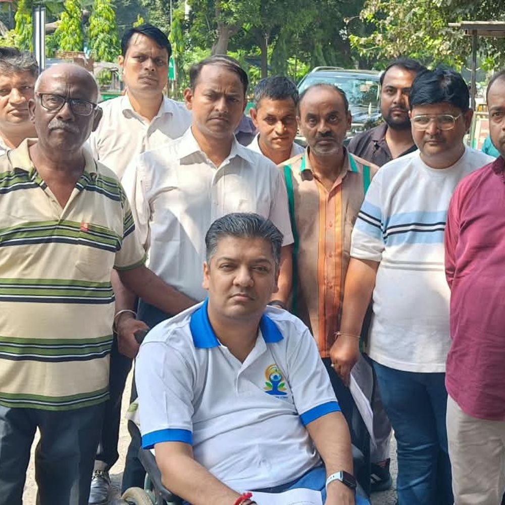 मेरठ कचहरी गेट के सामने पाइपलाइन से रास्ता बंद:व्यापारियों ने जताया विरोध, कहा- हटाया नहीं तो करेंगे आंदोलन