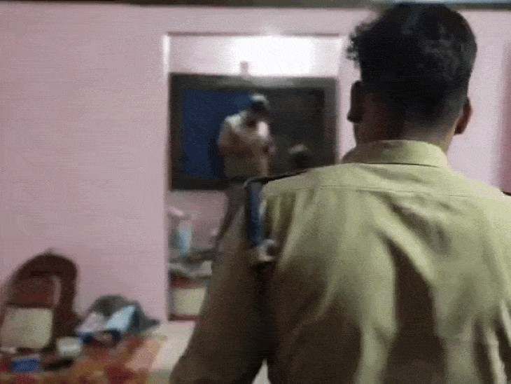 IAS हत्या के बाद भोपाल-जबलपुर पुलिस अलर्ट:गोरखपुर में अवैध शराब-हुक्का के साथ किराए पर रह रहा युवक पकड़ा, संदिग्ध हरकतों पर पूछताछ जारी