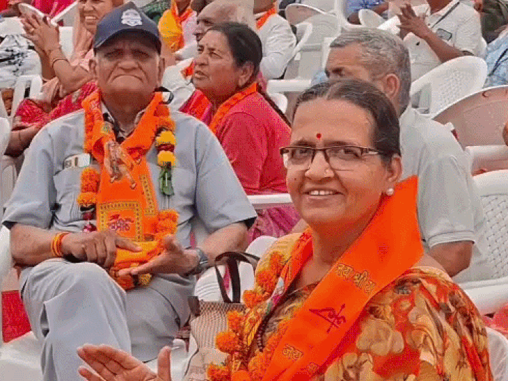 रेलवे स्टेशन पर गूंजा जय जगन्नाथ, तीर्थ ट्रेन रवाना:अपनों से विदा लेकर तीर्थ यात्रा पर निकले बुजुर्ग, ट्रेन में 50 प्रतिशत महिला यात्री