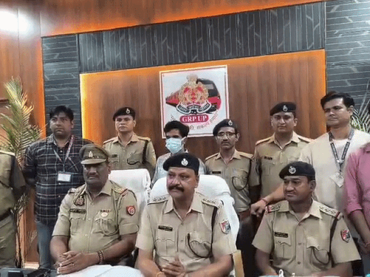 जेल में सीखा जहरखुरानी का काम:ट्रेनों में देता था बारदातों को अंजाम, एक आरोपी दबोचा,लैपटॉप टैबलेट और नशीली गोलियां बरामद