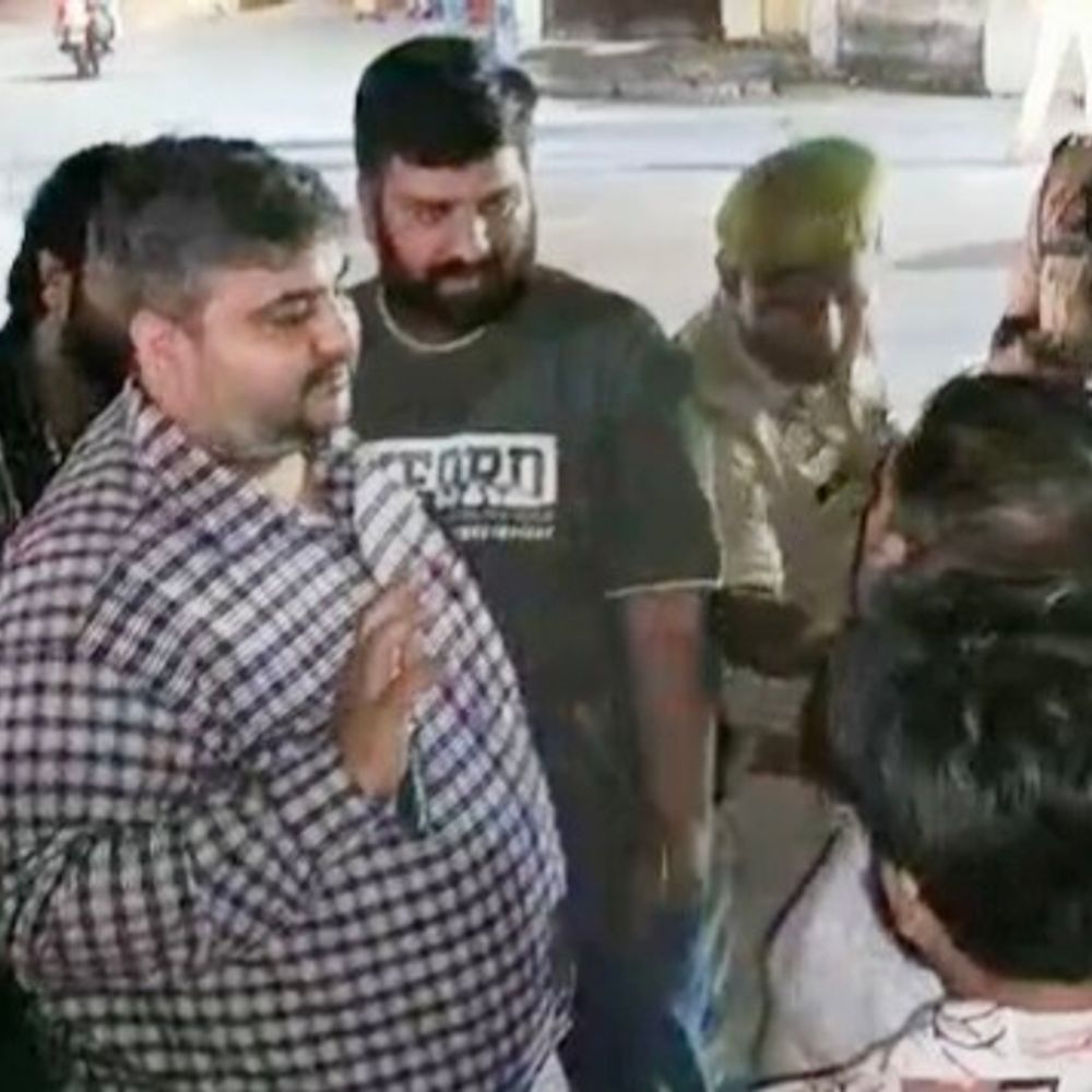 मुजफ्फरनगर में हादसे के बाद पुलिस से भिड़ा परिवार:कार ने बुलेट सवार परिवार को मारी थी टक्कर; पीड़ित बोले- नशे में थे कार सवार, पुलिस ने जाने दिया