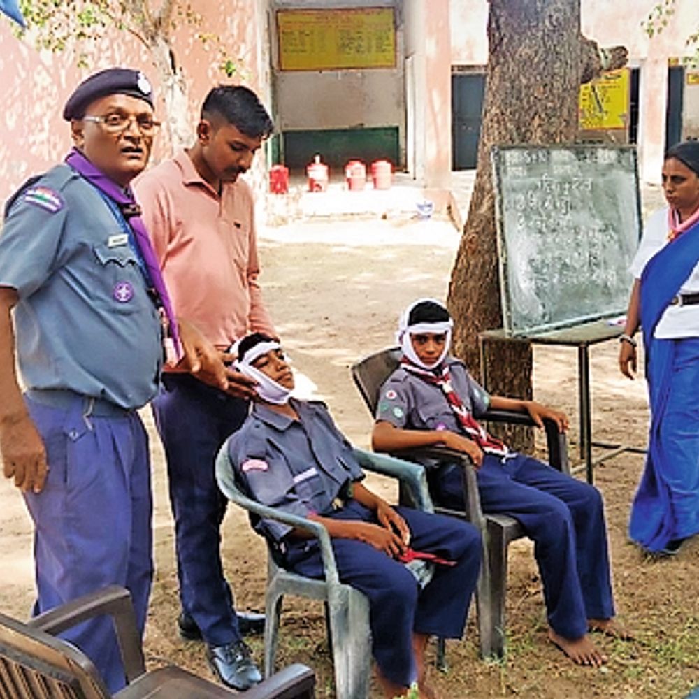 स्काउट-गाइड को प्राथमिक उपचार व आपदा प्रबंधन का प्रशिक्षण दिया