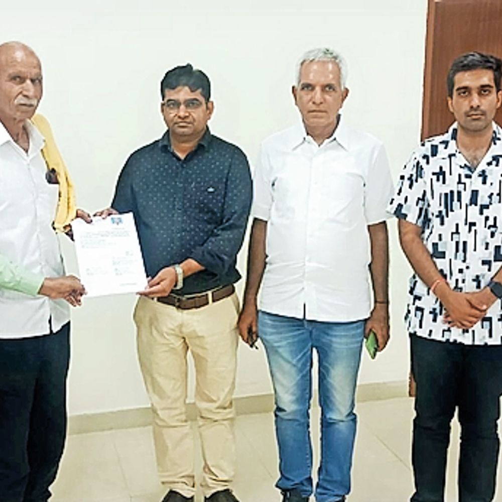 चिकित्सा शोध के लिए मेडिकल कॉलेज को सौंपा स्वैच्छिक देहदान संकल्प पत्र