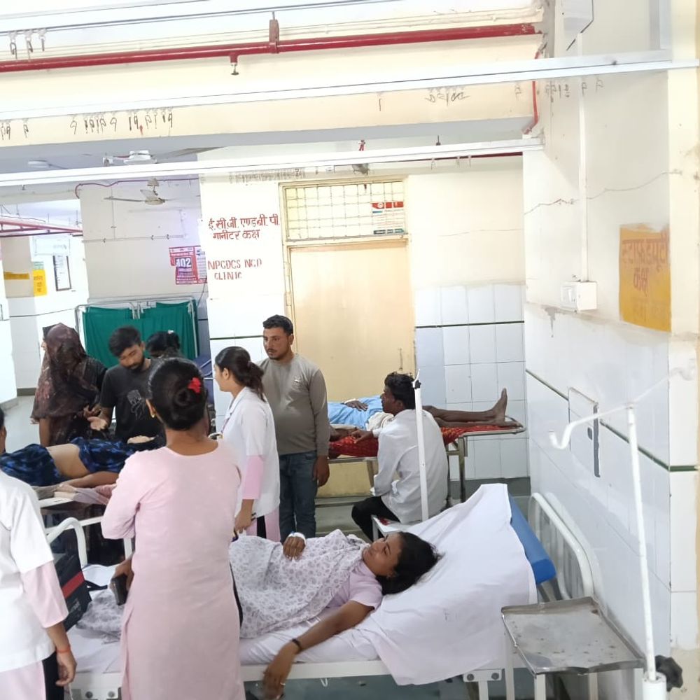 चित्रकूट में बाइक से गिरी बुजुर्ग महिला की मौत:भतीजे के साथ निमंत्रण पर जा रही थी, ब्रेकर पर उछलने से हुआ हादसा