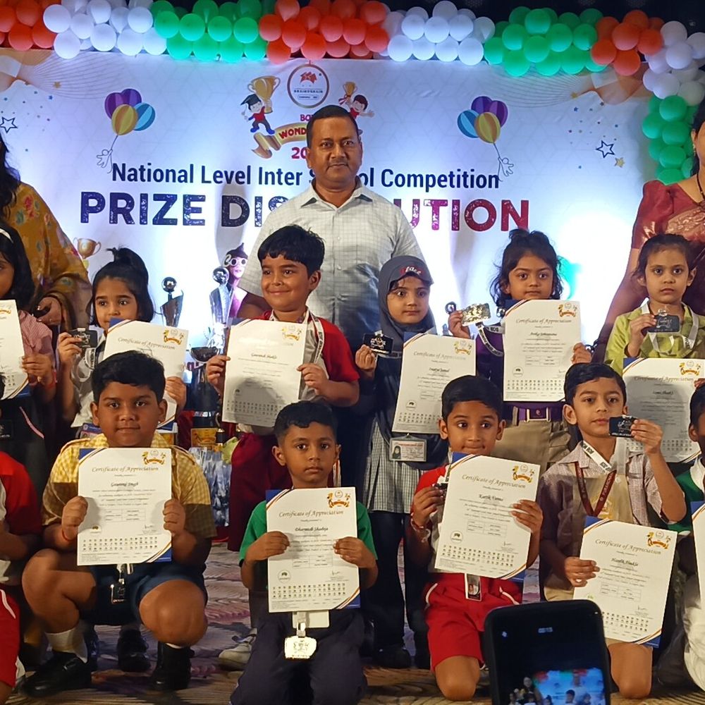 कानपुर में ब्रेन ओ ब्रेन परीक्षा:छात्रा अविका ने जीता सिल्वर, वंडर पैरेंट में पिता को मिला गोल्ड