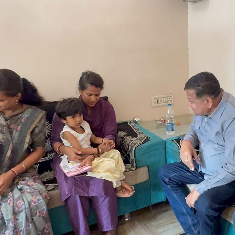 महेश पटेल ने बच्ची का इलाज कराने 1.51 लाख दिए:9.55 करोड़ का इंजेक्शन लगना, अब भी 1 करोड़ रुपए की जरूरत