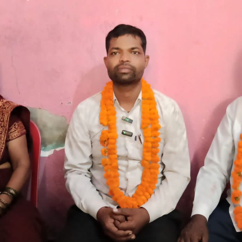 नवाबगंज के रिंकू ने टीजीटी परीक्षा में सफलता:गणित शिक्षक पद पर हुआ चयन, 236वीं रैंक हासिल कर परिवार खुश