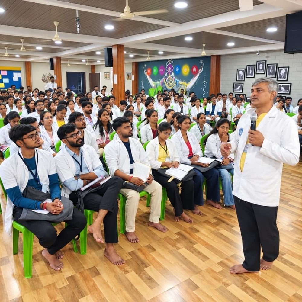 साधनधाम में दस दिवसीय चिकित्सा प्रशिक्षण:क्षारसूत्र और पंचकर्म पर विशेषज्ञों ने दिया व्याख्यान, गुदा रोगों के बताए उपचार