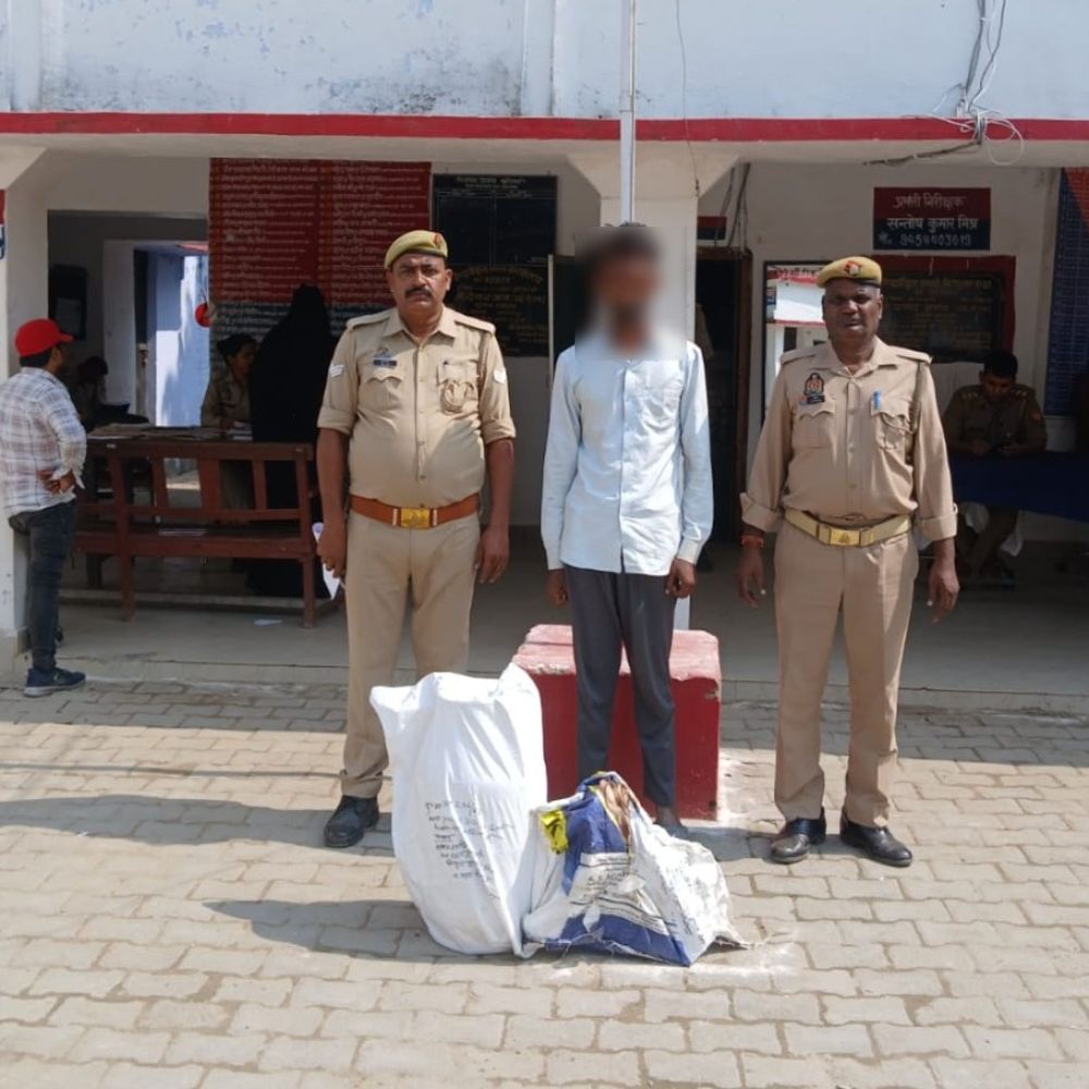 बलरामपुर में घर में घुसकर सिलेंडर-जूसर और नकदी चोरी:विशुनापुर गांव के पास पकड़ा गया आरोपी, पुलिस ने चोरी का सामान किया बरामद