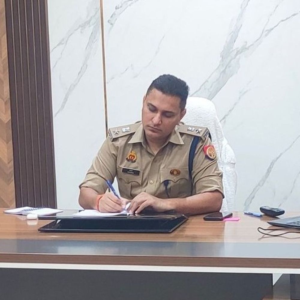 दहेज के लिए विवाहिता को जिंदा जलाने की कोशिश:मुंह में कपड़ा ठूंसकर पेट्रोल डाला, एसपी के आदेश पर 4 पर केस दर्ज