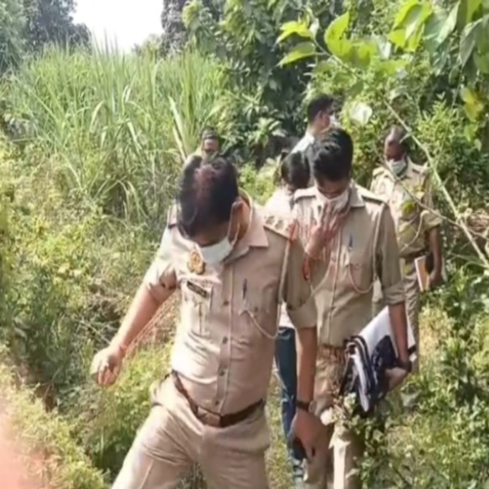 शाहजहांपुर में झाड़ियों में मिला व्यक्ति का सड़ा शव:मानसिक रूप से कमजोर था, जानवरों ने नोचा; पुलिस ने पोस्टमार्टम को भेजा