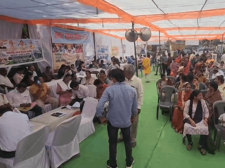 स्वामित्व योजना में पटवारियों को निष्पादक बनाने पर आपत्ति:रायसेन में पटवारियों की बैठक, विधिक-तकनीकी दिक्कतें बताईं, जिम्मेदारी से अलग करने की मांग