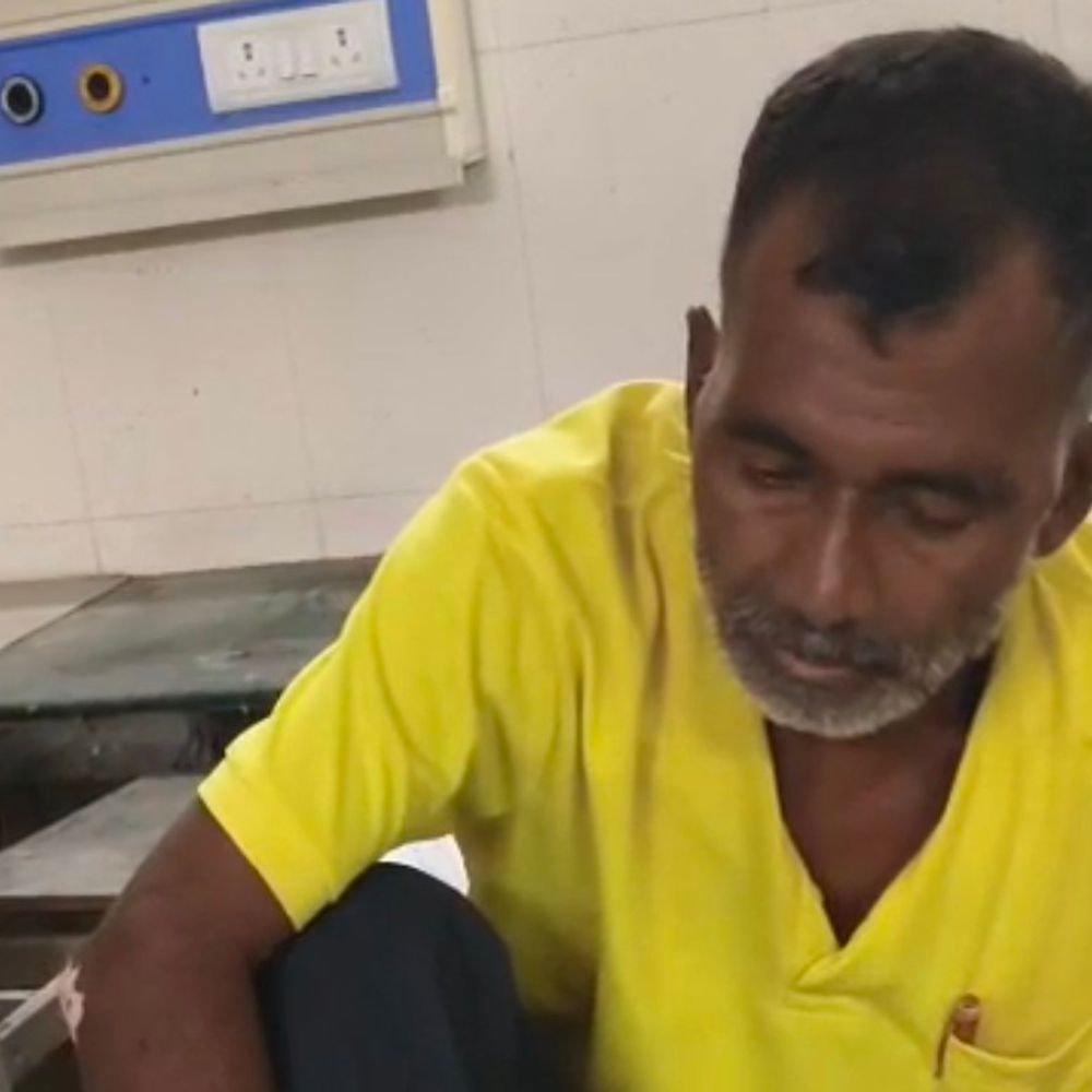 कौशांबी में युवक को सांप ने डसा:परिजनों की सूझबूझ से अस्पताल पहुंचा, 48 घंटे के इलाज के बाद अब सुरक्षित