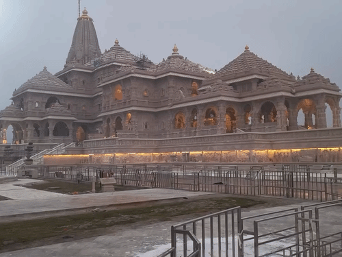 डीजे की आवाज कम रखने, नशा न करने की अपील:दुर्गा पूजा समितियों और उनके पदाधिकारियों के साथ अयोध्या पुलिस की बैठक