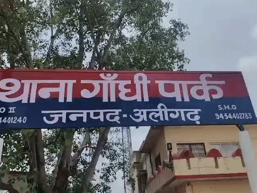 केस खत्म कराने के लिए एक लाख रुपए मांगे:अलीगढ़ में पीड़ित बोला-विपक्षी ने पहले SC-ST एक्ट लगवाया अब हटाने के पैसे मांग रहा