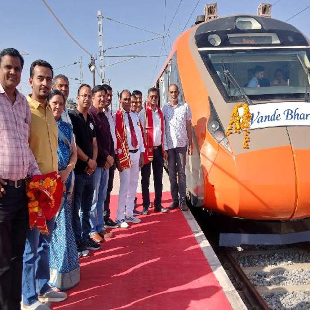 उदयपुर-सूरत के लिए दौड़ी वंदे भारत:8 डिब्बों में 520 सीटों की क्षमता, 3 दिन बाद से सभी श्रेणियों में वेटिंग शुरू