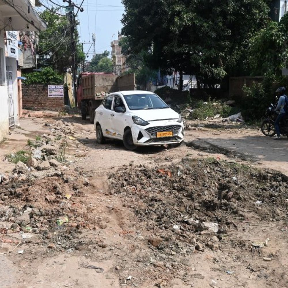 बाबा चौक से अटल पथ:बॉक्स नाला का निर्माण अधूरा, सर्विस रोड भी नहीं बनाया