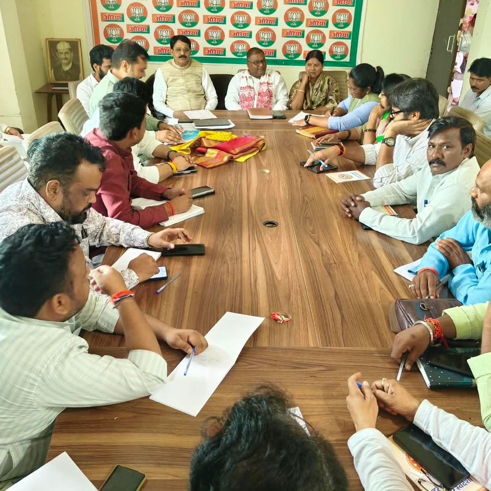 भाजपा ने एमएलसी चुनाव की तैयारी पर की बैठक:औरैया में शिक्षक-स्नातक मतदाताओं से संपर्क बढ़ाने की कार्यकर्ताओं को सौंपी जिम्मेदारी