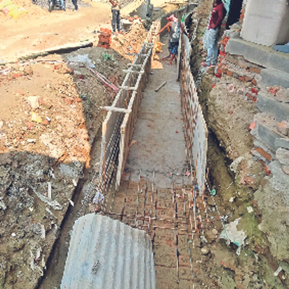 1.69 करोड़ से बन रहे आरसीसी नाले के निर्माण में अनियमितता उजागर हुई
