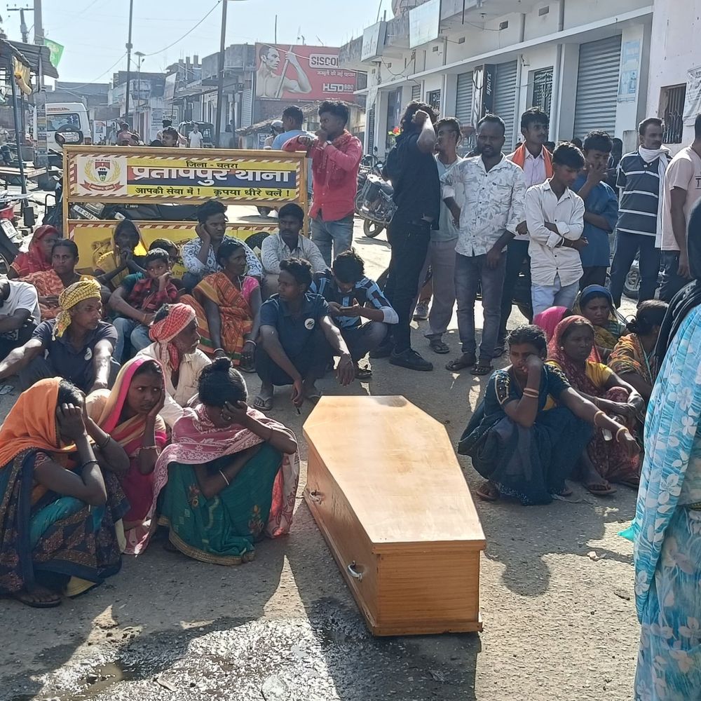 इलाज के दौरान युवक की मौत, आक्रोशित परिजनों ने महावीर चौक तीन घंटे जाम रखा
