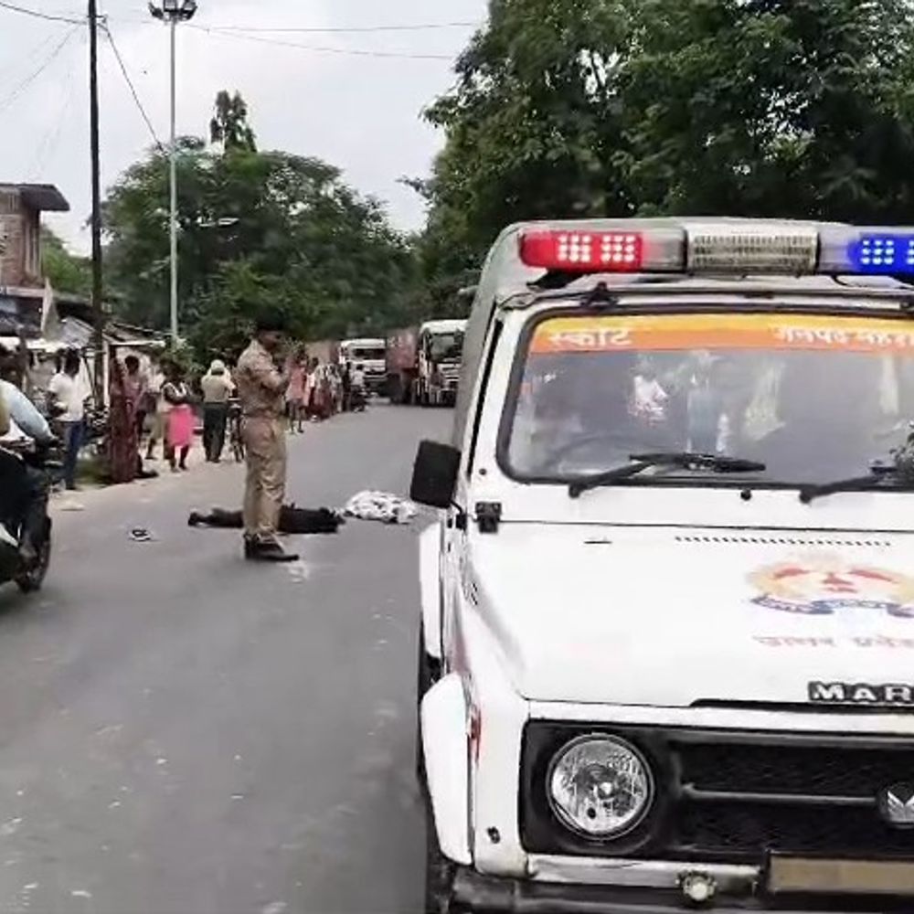 महराजगंज में ट्रक ने बाइक सवार को रौंदा:2 युवकों की मौत, शिनाख्त में जुटी पुलिस; ड्राइवर फरार