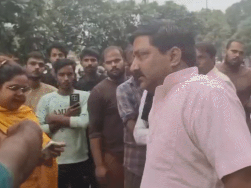 'इन्होंने मुझे इधर-उधर टच किया, उसका क्या?':लखनऊ में नगर निगम की अधिकारी का आरोप, टीम लेकर अतिक्रमण हटाने पहुंची थीं