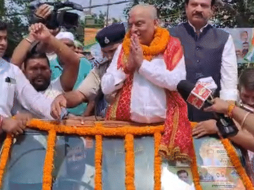 MLC चुनावः ओपन जीप में निकले नीरज कुमार:अनंत सिंह की बगावत के बीच भरेंगे पर्चा; बीजेपी-कांग्रेस-जनसुराज कैंडिडेट्स का भी नामांकन
