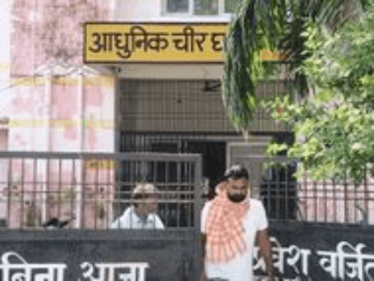 हरदोई में बस की टक्कर से महिला की मौत:पति की हालत गंभीर, बहनोई के घर नामकरण की दावत में जा रही थी