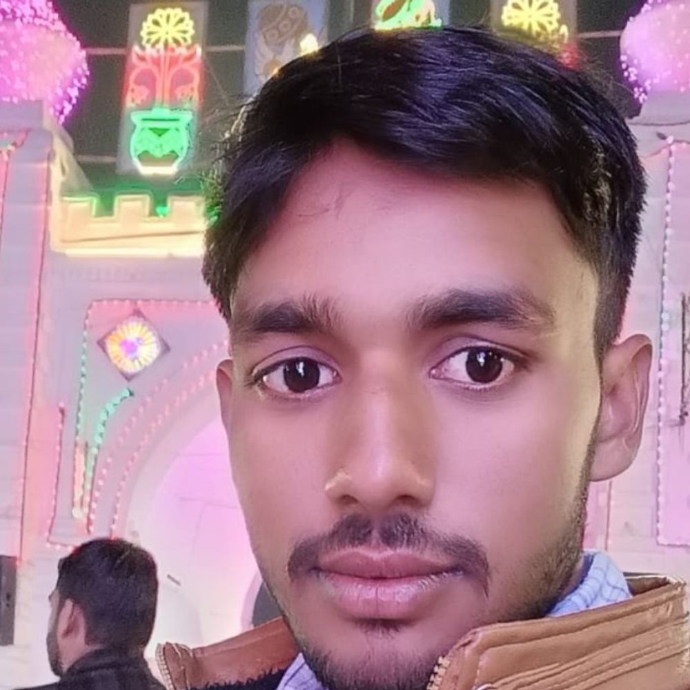 ट्रैक्टर चालक ने बोलेरो ड्राइवर को कुचला:हाथरस में ट्रैक्टर की टक्कर से बोलेरो पलटी, चालक पकड़ने दौड़े पर चढ़ाया पहिया; मौके पर मौत