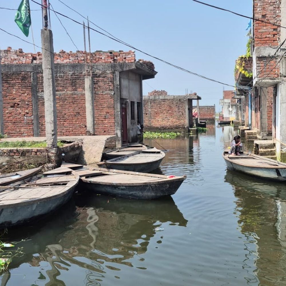 गंगा का जलस्तर 23 सेंटीमीटर घटा:अभी भी चेतावनी बिंदु से 46 सेंटीमीटर ऊपर, लोगों की मुश्किलें बरकरार