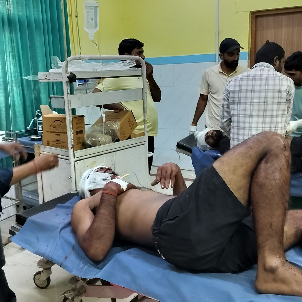 पूर्वांचल एक्सप्रेस-वे पर 3 टेनिस खिलाड़ियों की मौत:100 की स्पीड में ट्रक में घुसी अर्टिगा, लखनऊ से देवरिया जा रहे थे