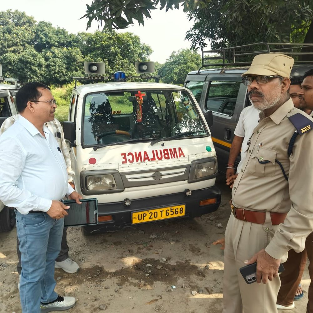 बिजनौर में 22 एंबुलेंस के चालान-सीजर:परिवहन विभाग ने अनसेफ एंबुलेंस के खिलाफ अभियान चलाया, फिटनेस-इंश्योरेंस जांचे