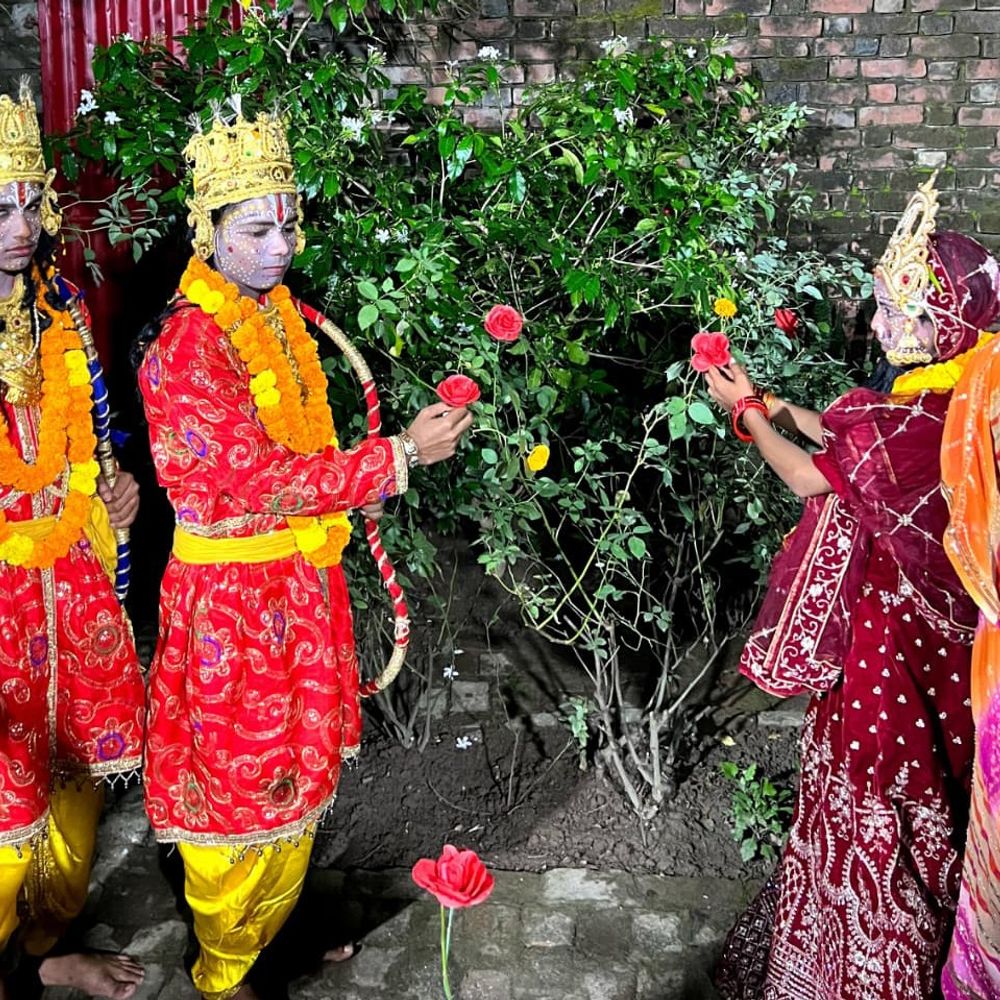 रामलीला में पुष्प वाटिका प्रसंग का मंचन:माता गौरी की पूजा कर सीता ने मांगा मनोकामना पूर्ति का वरदान