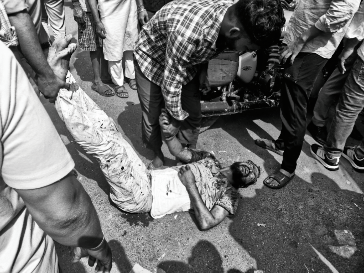 दुकान पर कब्जे के विवाद में युवक की हत्या:सीतापुर में बचाने पहुंचे भाई पर किया हमला, लखनऊ रेफर