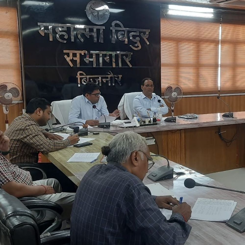 बिजनौर में घर-घर जाकर मतदाताओं का होगा सत्यापन:छूटे लोगों के भरवाएंगे फॉर्म-6, बीएलओ राजनीतिक दलों के बूथ एजेंटों से भी साझा करेंगे सूची